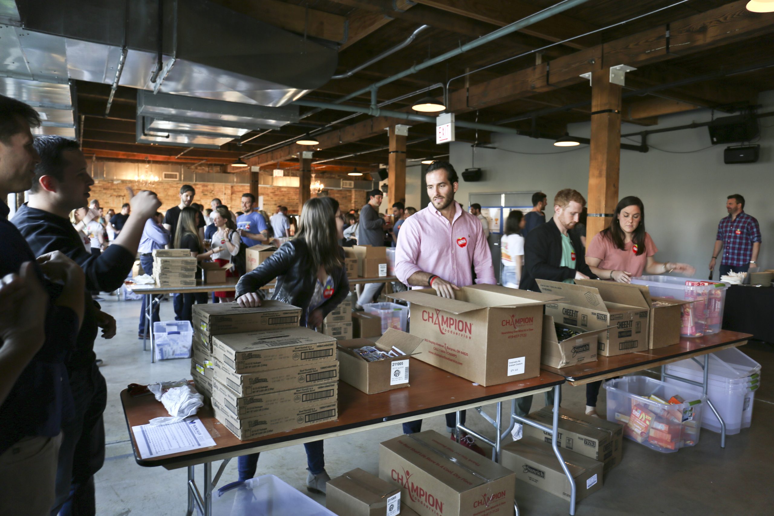 Teams Pack 1,800 Bags of Food at The Race to Feed Chicago